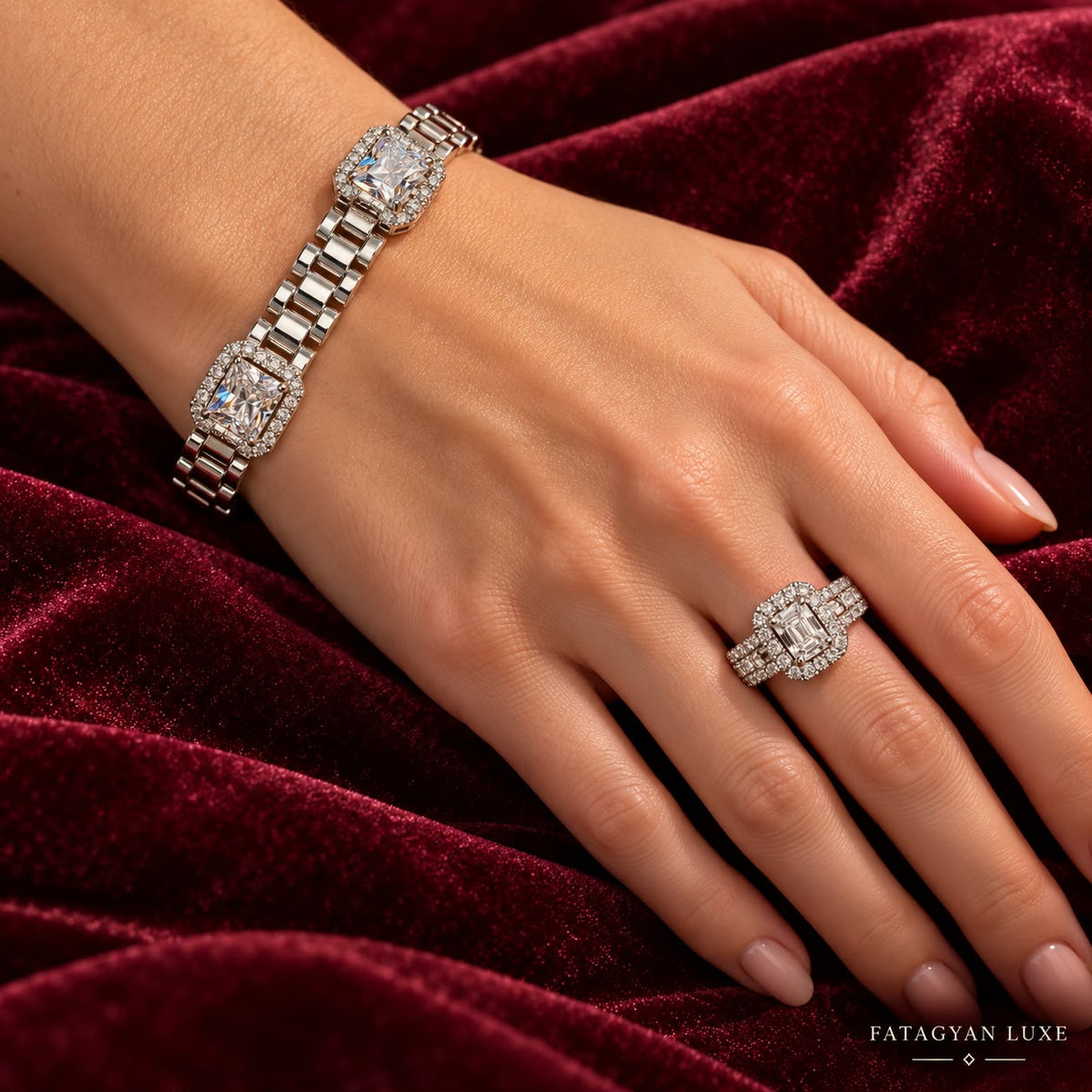 Émeraude Lumière silver-tone crystal bracelet and ring jewellery set worn on hand