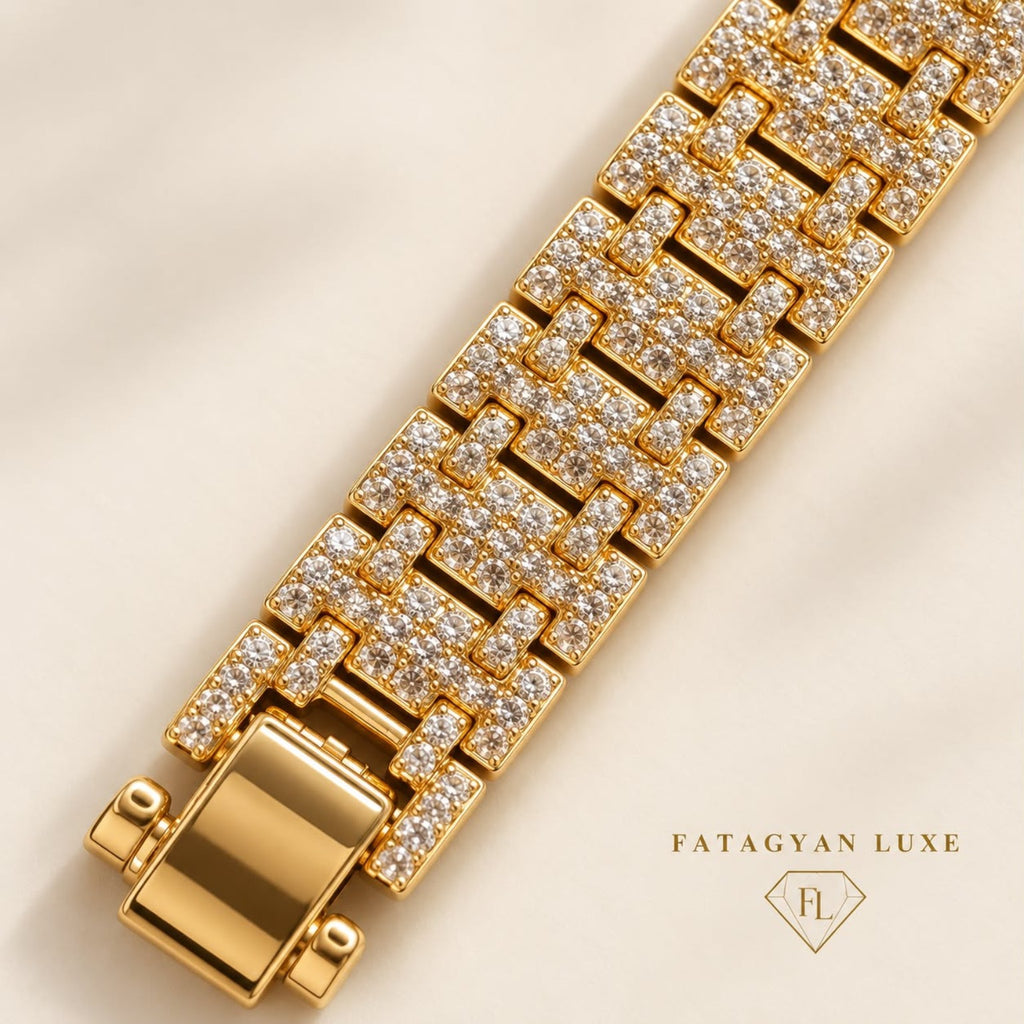 Véronique Pavé Geometric Bracelet close-up