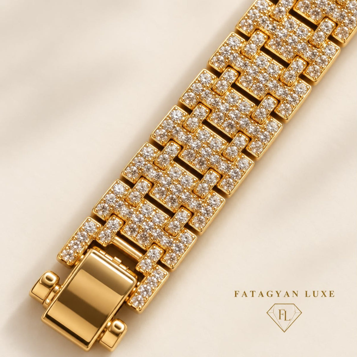 Véronique Pavé Geometric Bracelet close-up