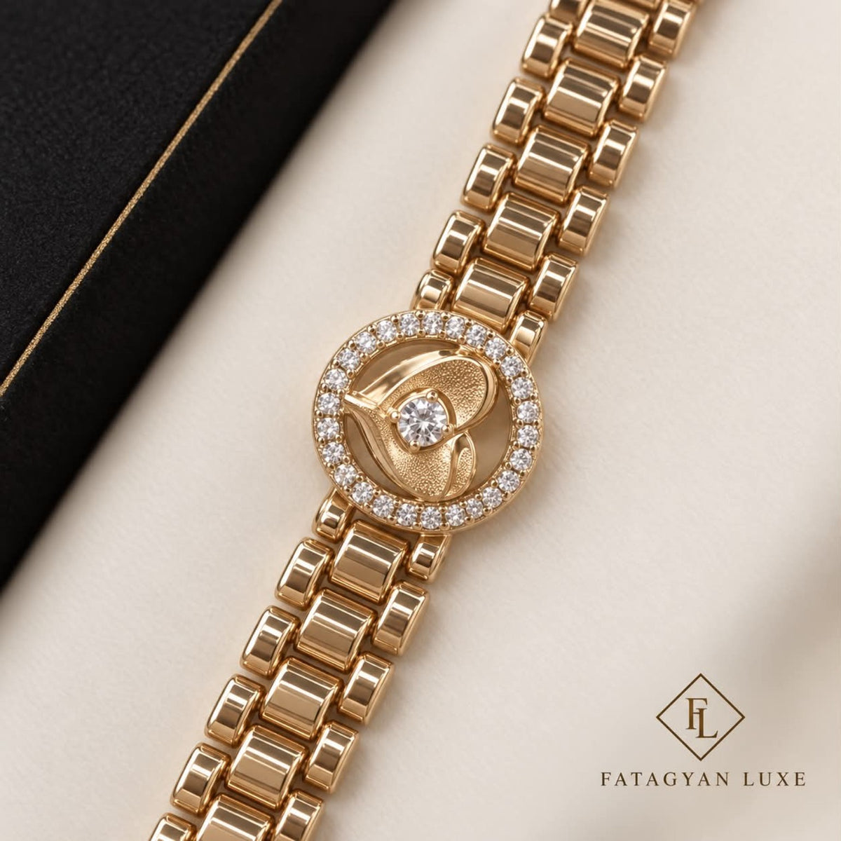 Aurelia Halo Bracelet detail