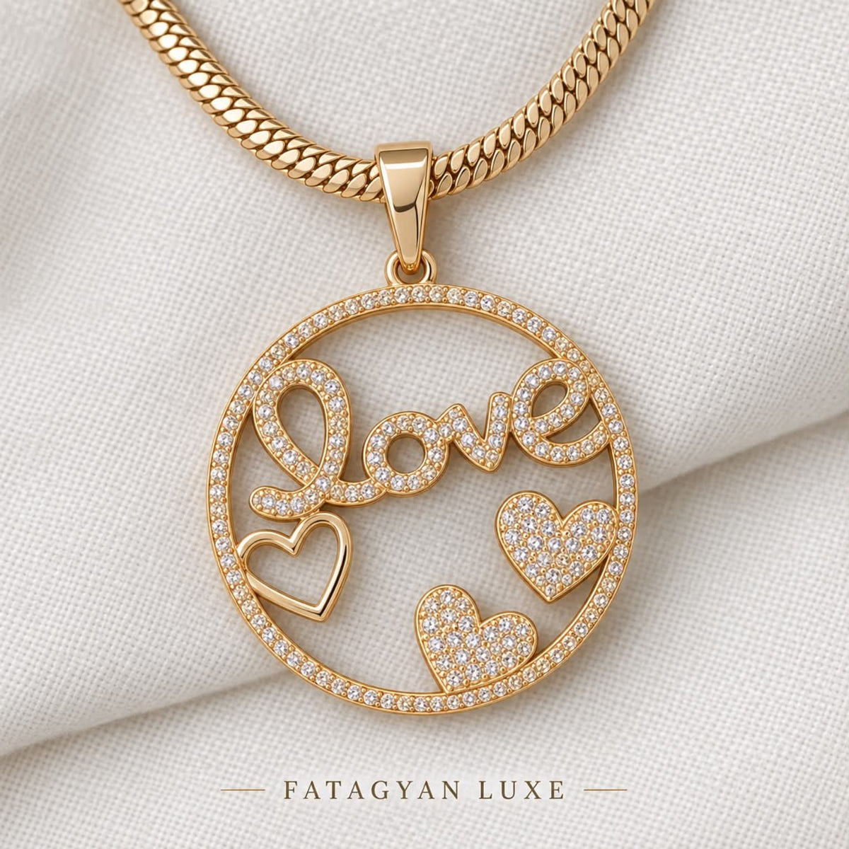 Amour Signature Love Necklace detail