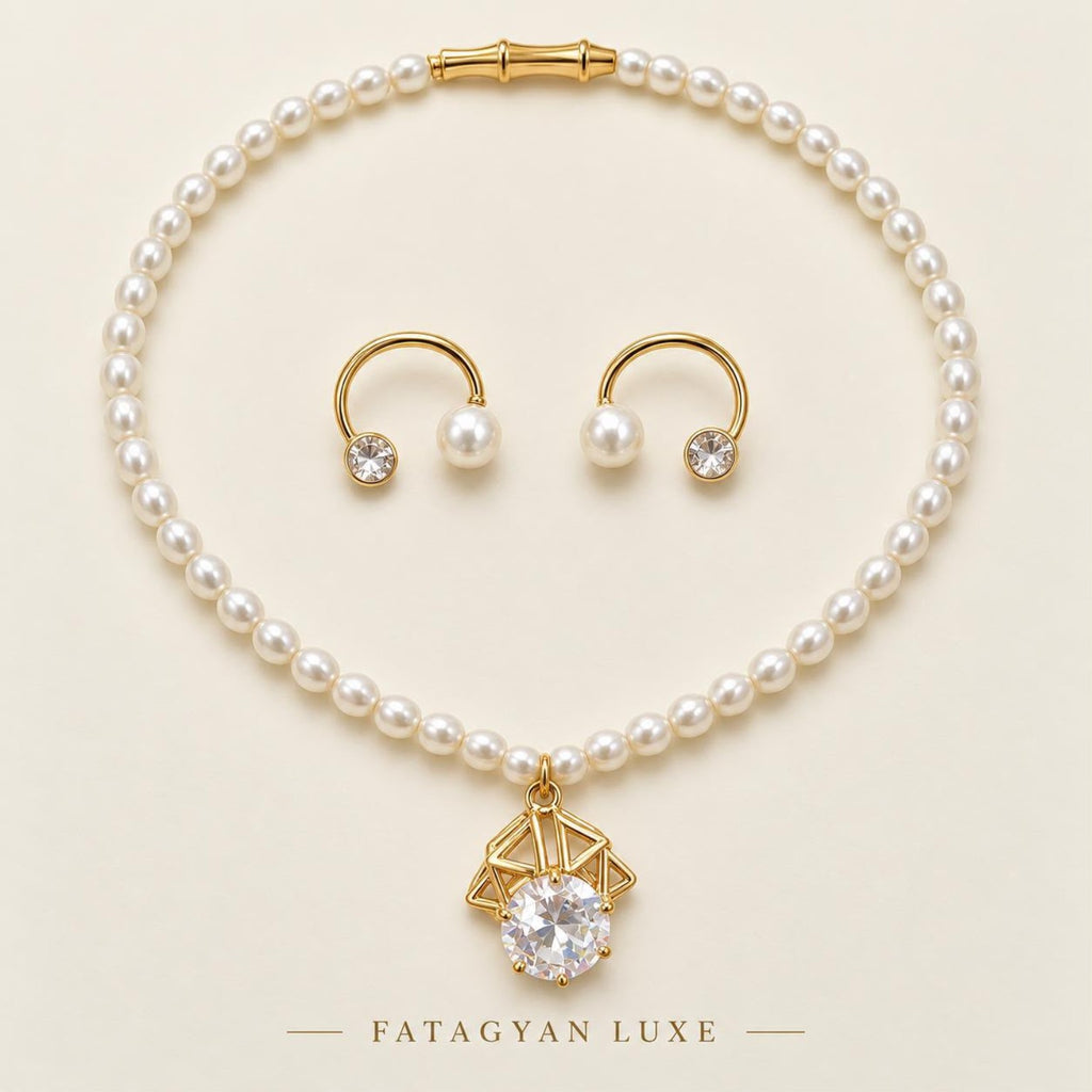 Éclat Perlé pearl and crystal necklace earrings set detail