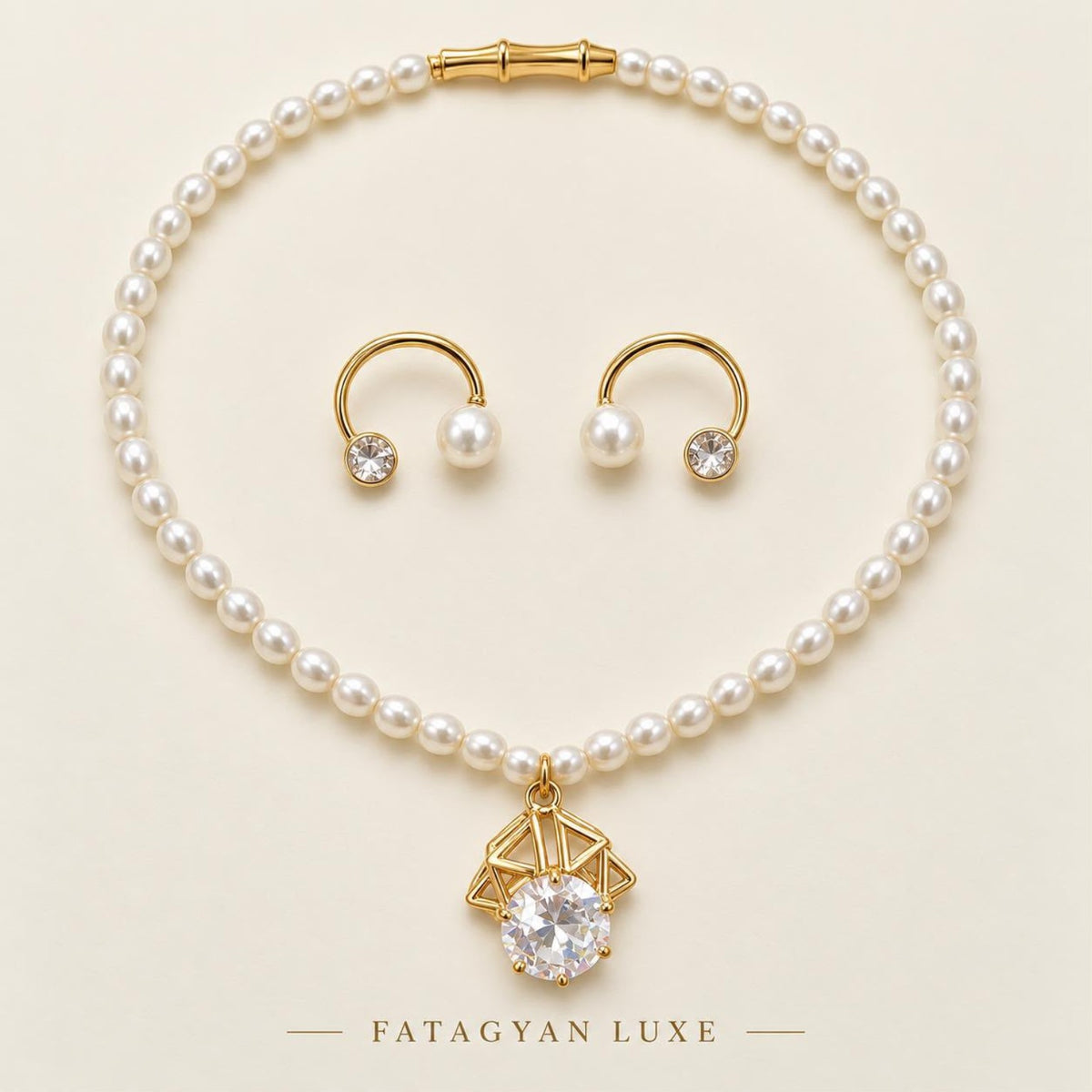 Éclat Perlé pearl and crystal necklace earrings set detail
