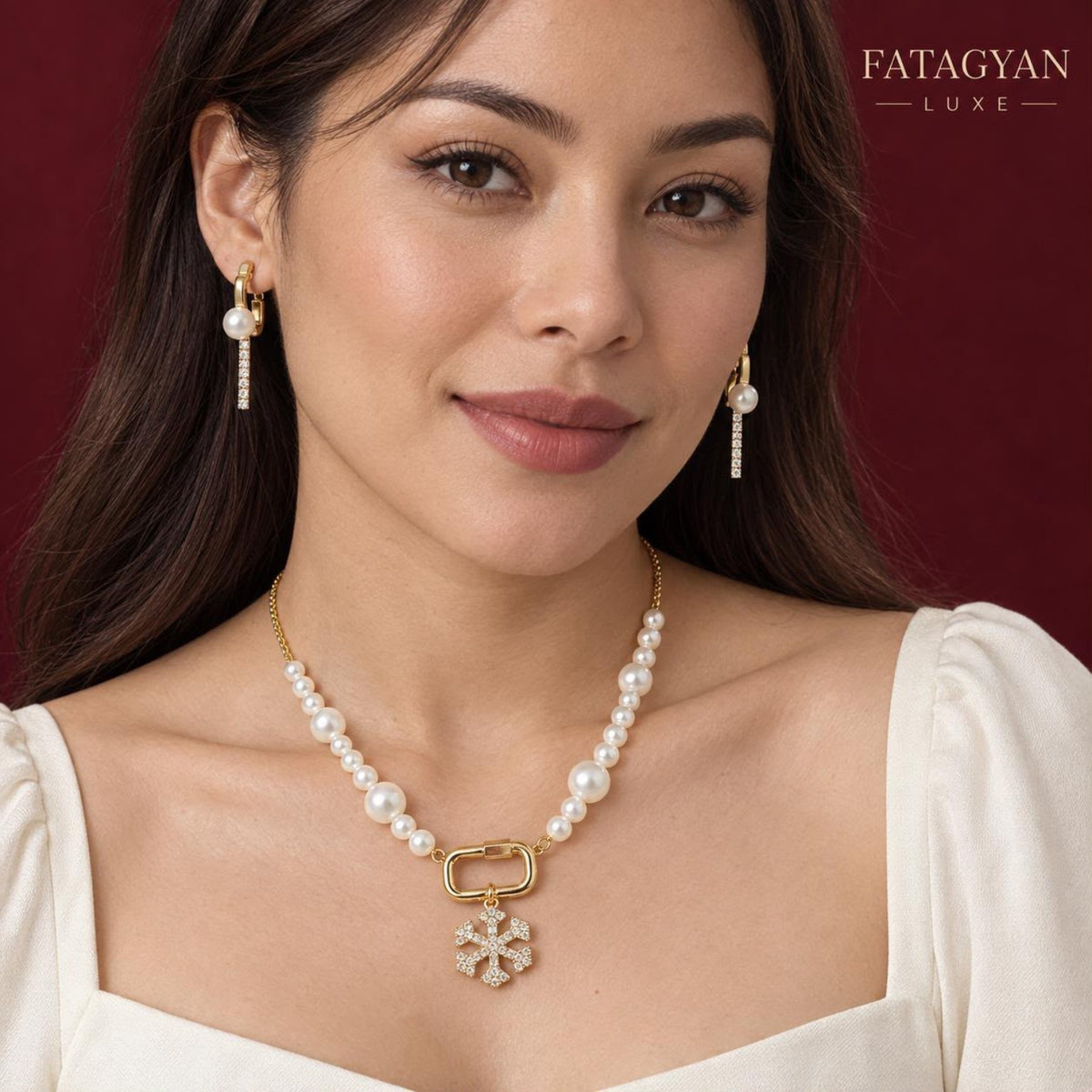 Neige Lumière pearl necklace and earrings set worn