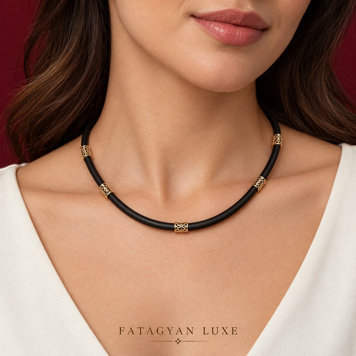 Noir Filigree black and gold-plated adjustable necklace worn by woman
