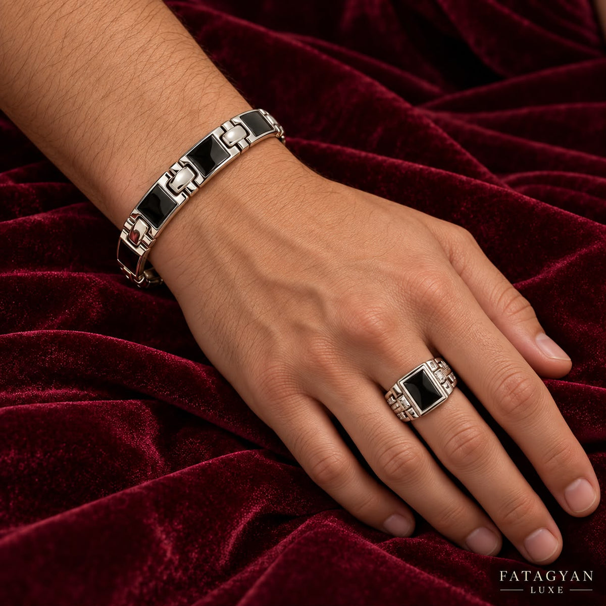 Onyx Regent men's bracelet and ring set worn on hand