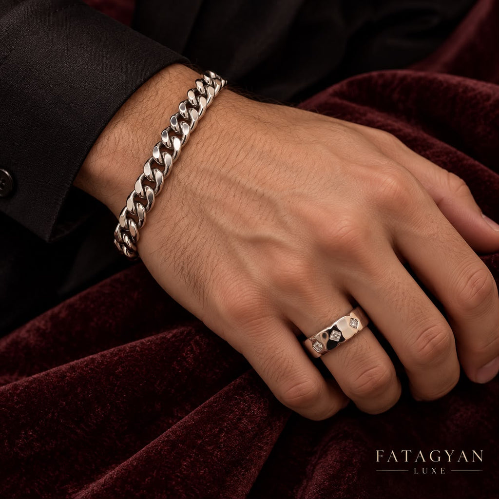 Regent Curb men's bracelet and ring jewellery set worn on hand